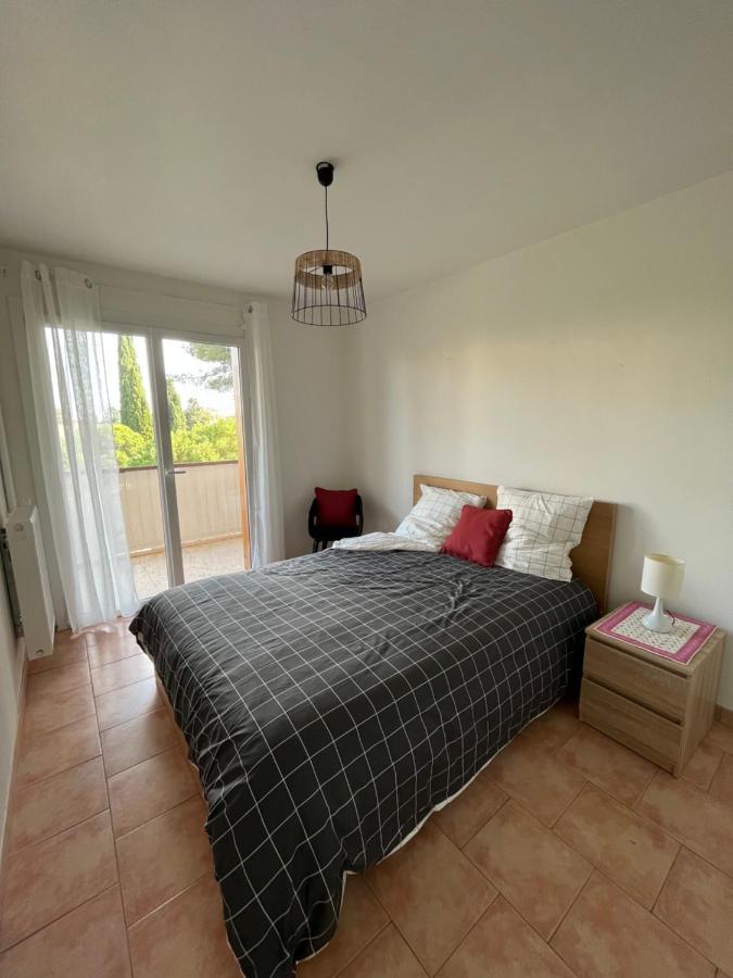 T2 Avec Terrasse & Parking A 5 Min Du Centre, 10 Min Des Plages Hyeres Luaran gambar