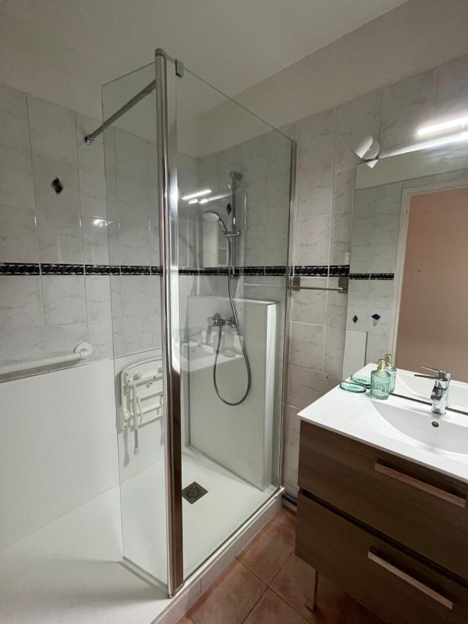T2 Avec Terrasse & Parking A 5 Min Du Centre, 10 Min Des Plages Hyeres Luaran gambar