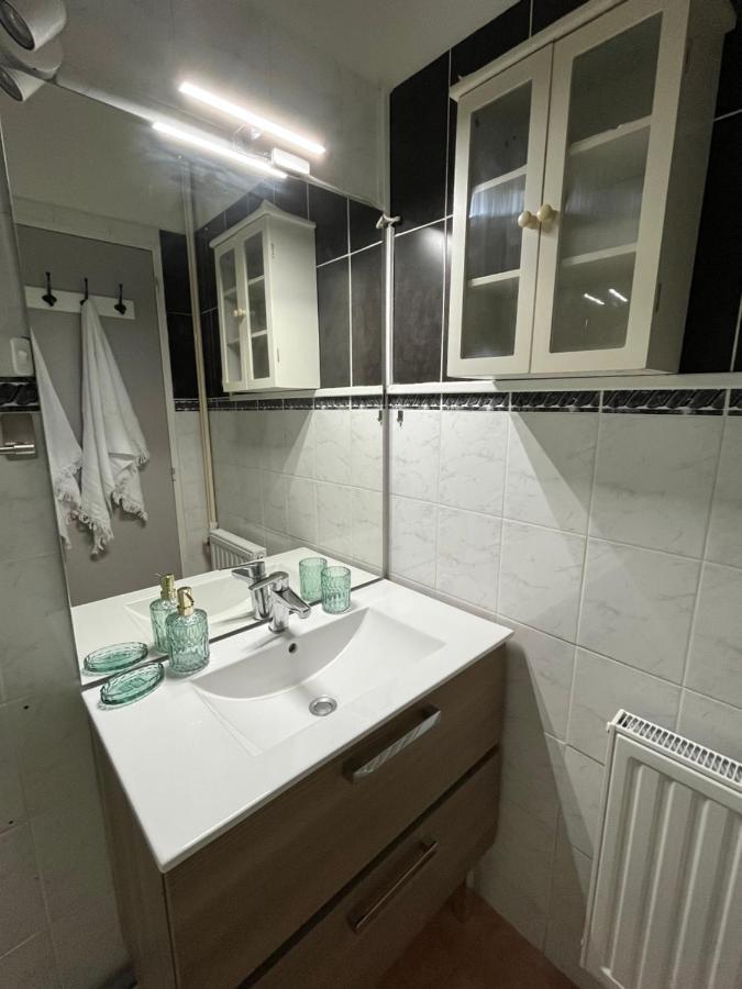 T2 Avec Terrasse & Parking A 5 Min Du Centre, 10 Min Des Plages Hyeres Luaran gambar