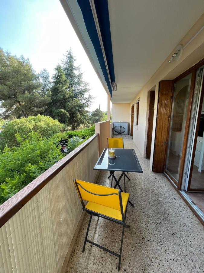 T2 Avec Terrasse & Parking A 5 Min Du Centre, 10 Min Des Plages Hyeres Luaran gambar