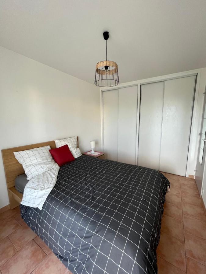 T2 Avec Terrasse & Parking A 5 Min Du Centre, 10 Min Des Plages Hyeres Luaran gambar