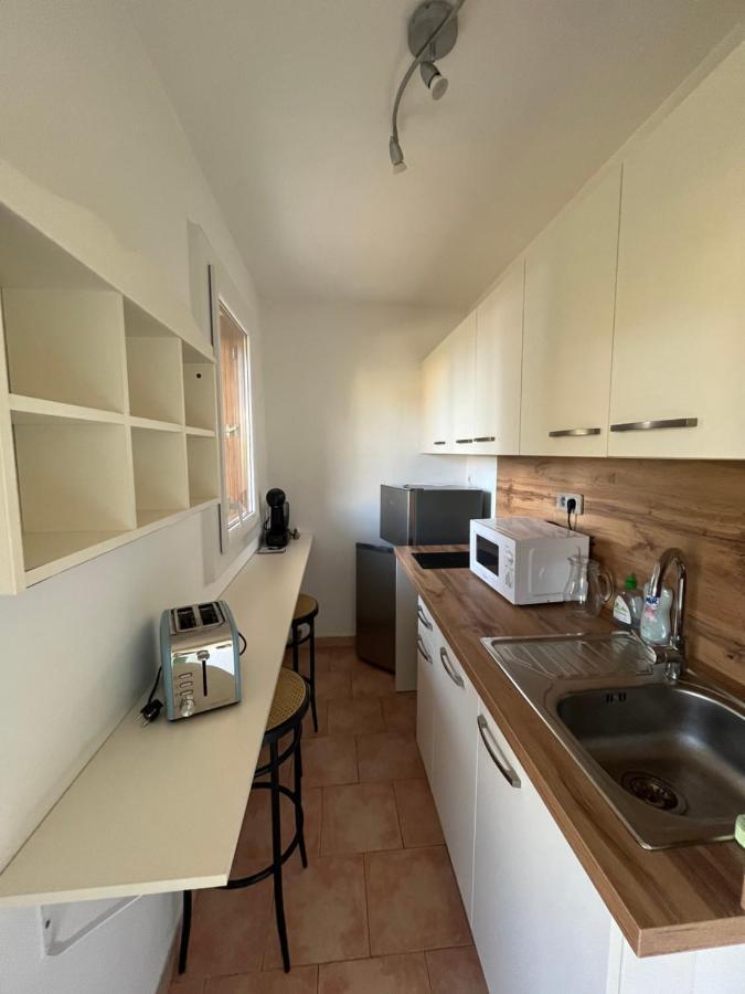 T2 Avec Terrasse & Parking A 5 Min Du Centre, 10 Min Des Plages Hyeres Luaran gambar